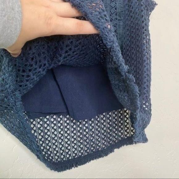 J by J.O.A. Navy Blue Crochet Raw Hem Lace Tank Large - Picture 5 of 9